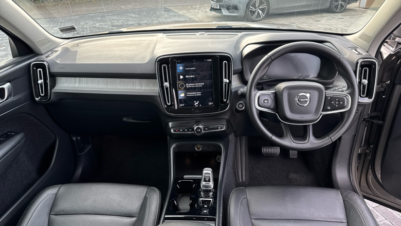 Volvo Xc40 2.0 B4P Inscription 5dr AWD Auto Petrol Estate